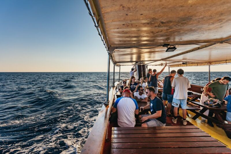 Kamenjak/Medulin: Sunset Dolphin Boat Tour With Dinner - Participant Information