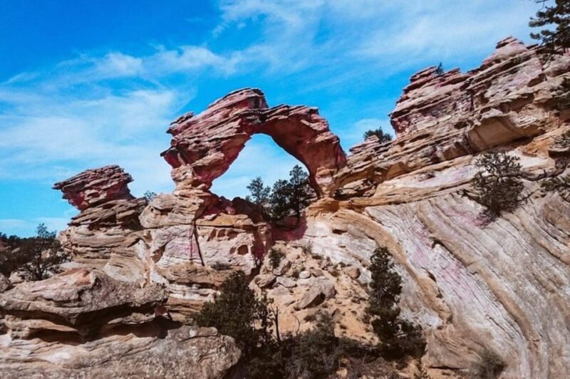Kanab: Great Chamber and Inchworm Arch Off-Road Tour - Johnson Canyon Exploration
