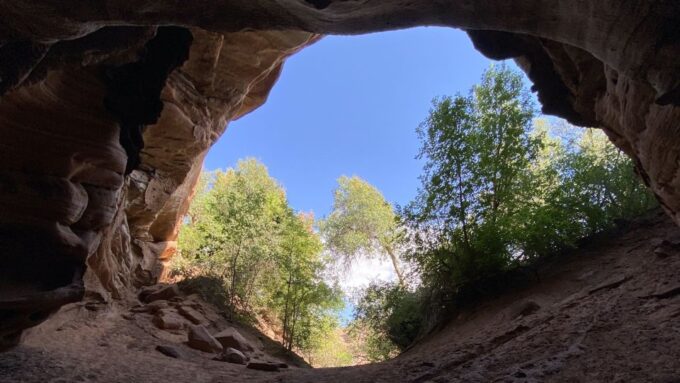 Kanab: Peek-A-Boo and Great Chamber UTV Guided Tour - Language and Tour Guide