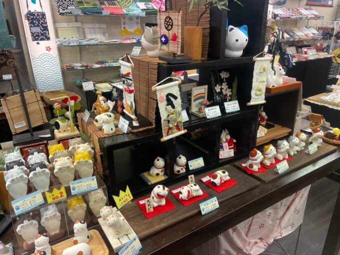 Kanagawa: Shopping & Temple Visit Tour in Enoshima Island - Exploring Eshima Shrine