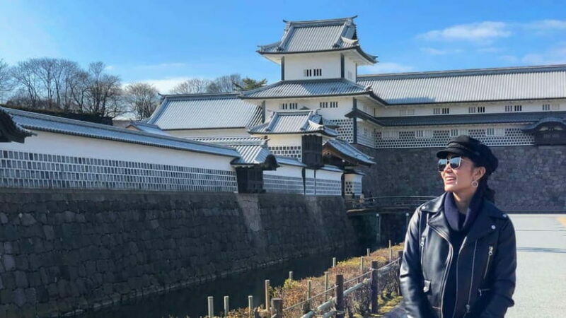 Kanazawa: City Highlights & Hidden Gems Private Walking Tour - Kenrokuen Garden: A Moment of Serenity