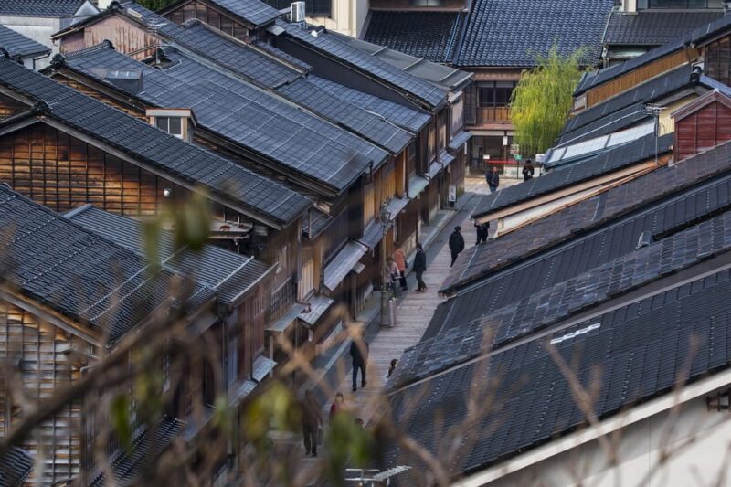 Kanazawa: Highlights Private 6-Hour Tour - Omicho Market Exploration