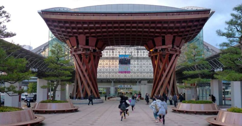Kanazawa Like a Local: Customized Guided Tour - Pickup and Transportation