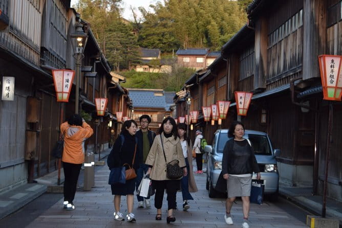 Kanazawa Must-See Spots Full Day Tour - Kenrokuen