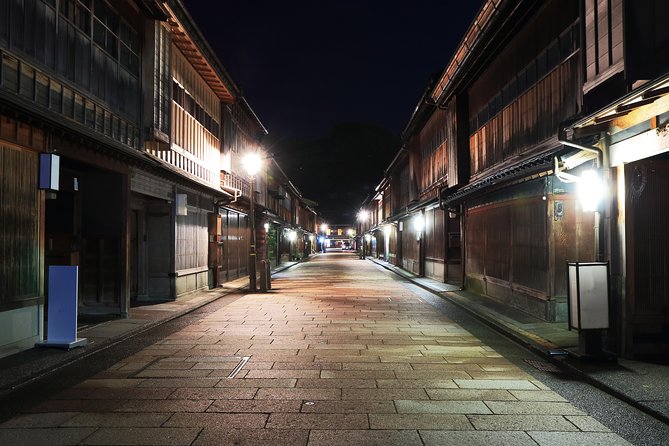 Kanazawa Private Night Photoshoot by Professional Photographer - Group Size