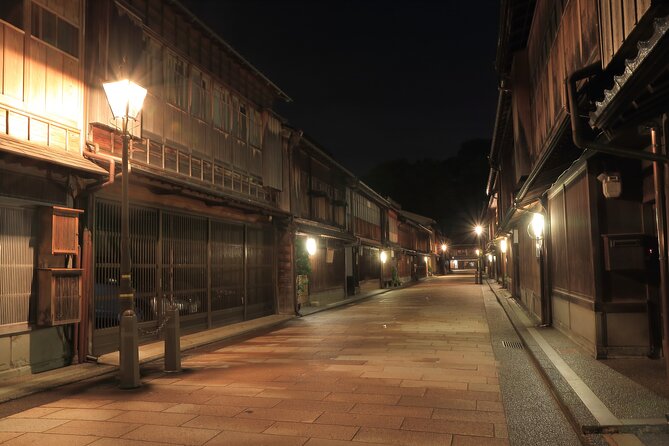 Kanazawa Private Night Photoshoot by Professional Photographer - Photographer Expertise