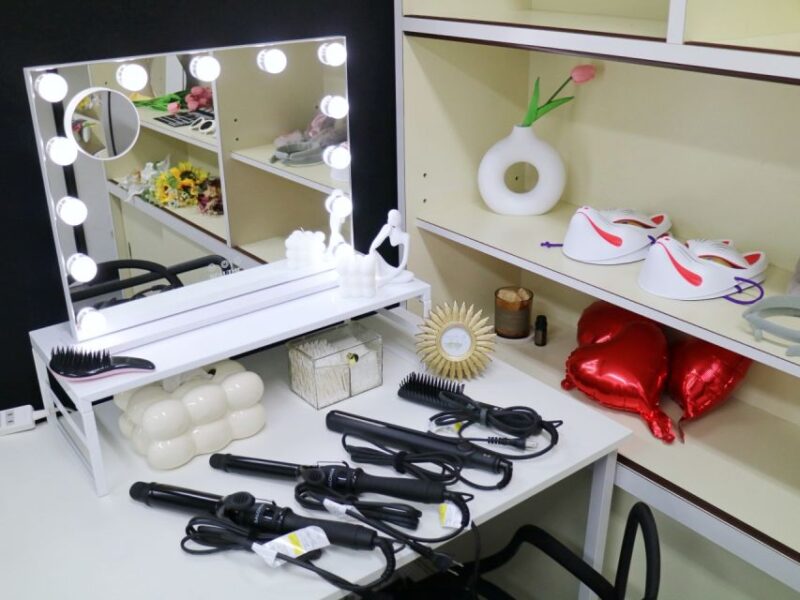 Kanazawa: Selfie Photo Experience With Rental Kimono - Moon - Photography Equipment