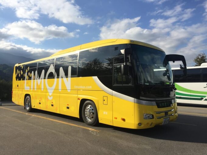 Kanazawa via Shirakawa-Go Bus Transportation From Takayama - Traditional Arts and Crafts in Kanazawa