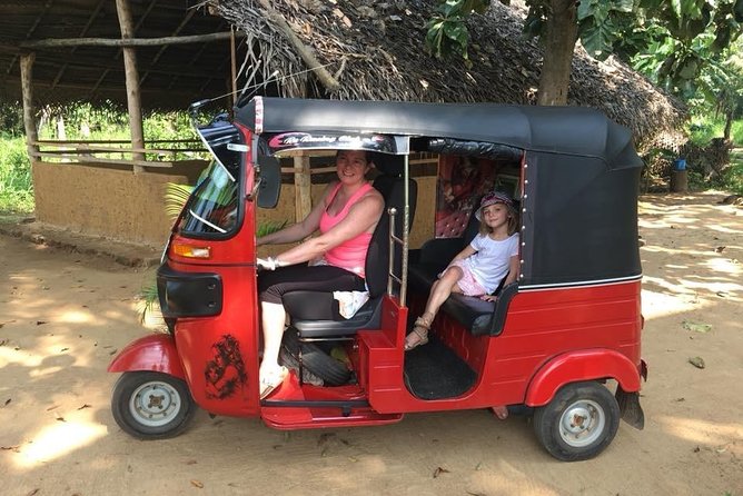 Kandy City Tuk Tuk Tour Full Day - Honoring Kandy War Cemetery