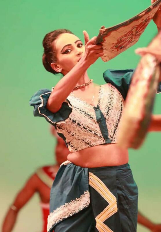 Kandy Lake Club Cultural Dance Show Experience - Key Points