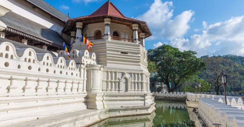 Kandy: Temples, Gardens & Cultural Show City Highlights Tour - Key Points