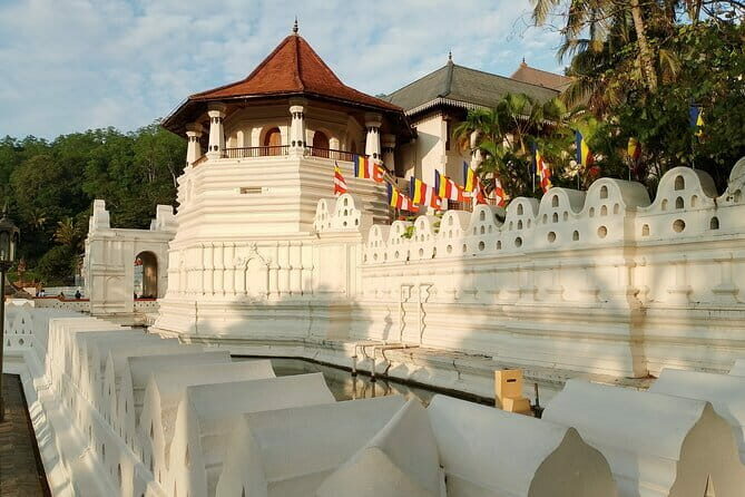 Kandy to Nanuoya (Nuwaraeliya) by Train - Reserved Seats - The Experience & the Guides