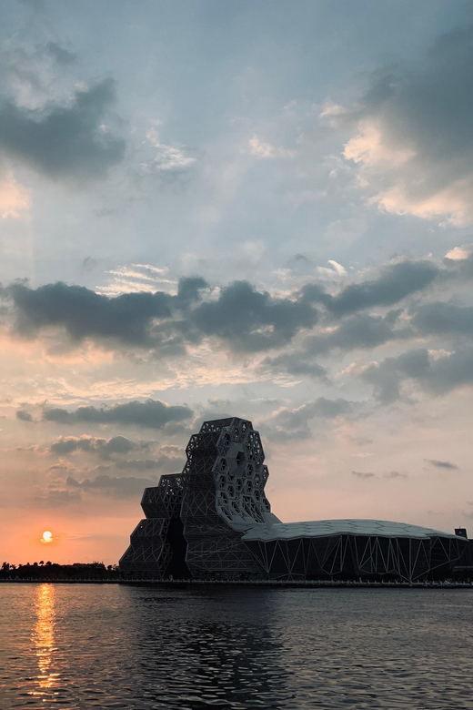 Kaohsiung: Highlight Attractions City Tour - Key Points