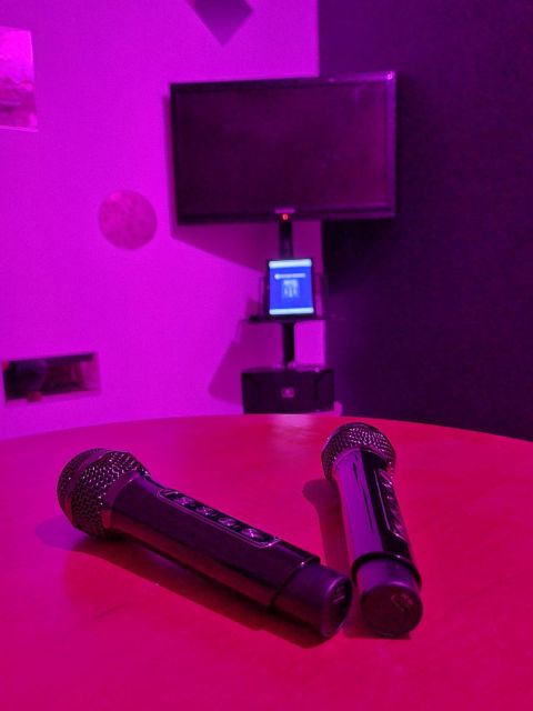 Karaoke Box in Downtown Chartres - Amenities Offered