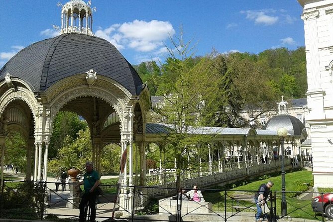 Karlovy Vary Day Trip From Prague With Lunch - What to Expect on the Tour