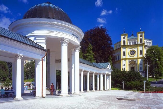 Karlovy Vary & Marianske Lazne Tour From Prague With Lunch - Moser Glass Factory Museum