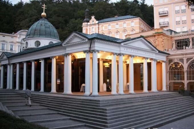 Karlovy Vary & Marianske Lazne Tour From Prague With Lunch - Discovering Marianske Lazne