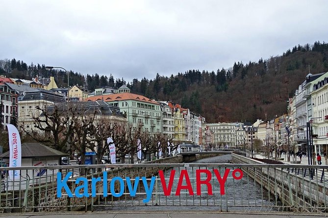 Karlovy Vary Private Tour - a Day Trip From Prague - Discovering the Towns Renowned Glassworks
