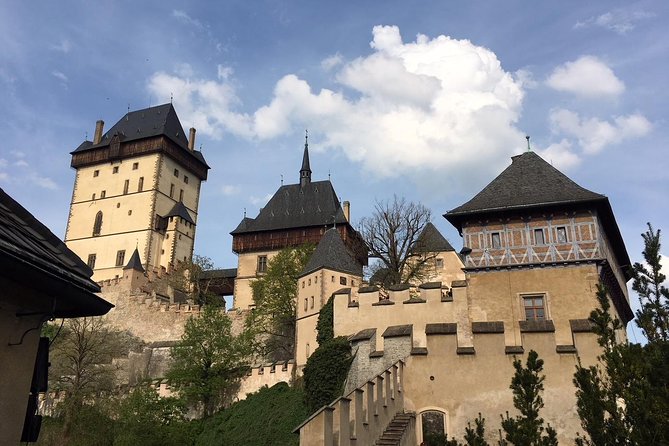 Karlstejn Castle - Half Day Coach Tour From Prague - Castle Location