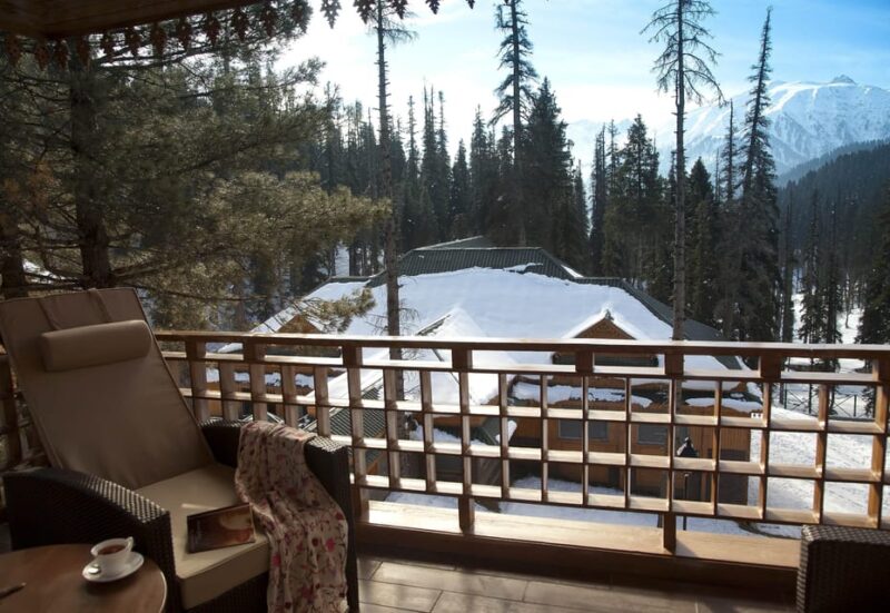 Kashmir: 5-Day Tour With Houseboat Stay and Transfers - Accommodation and Meals