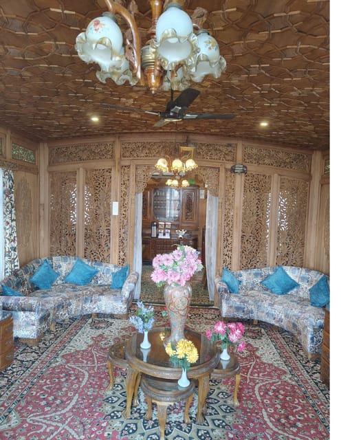 Kashmir Escapade: 6 Days of Enchanting Beauty" - Key Points