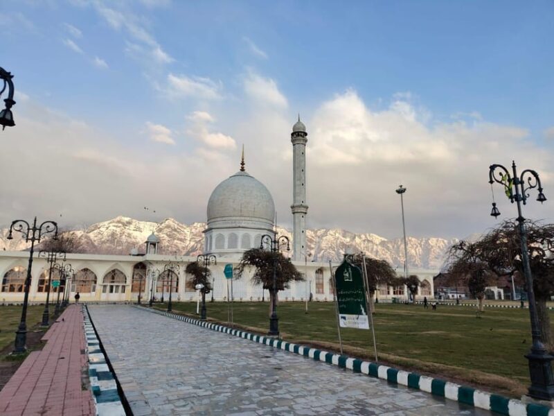 Kashmir Escapade: 6 Days of Enchanting Beauty" - Exploring Srinagar