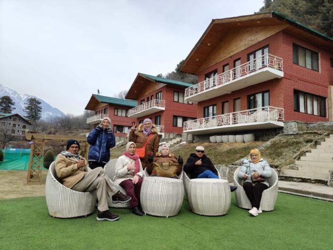 Kashmir Escapade: 6 Days of Enchanting Beauty" - Frequently Asked Questions