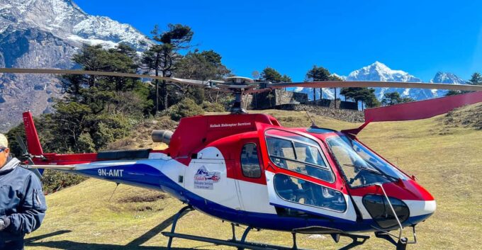 Kathmandu: Everest Base Camp Helicopter Tour With Breakfast - Group Size and Language