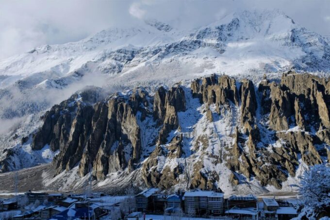 Kathmandu or Pokhara Budget: 13 Day Annapurna Circuit Trek - Suitability and Travel Requirements