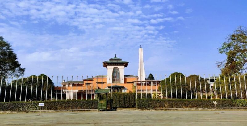 Kathmandu Walking Tour: Durbar Square & Narayanhiti Palace - Wandering Through Hidden Alleys