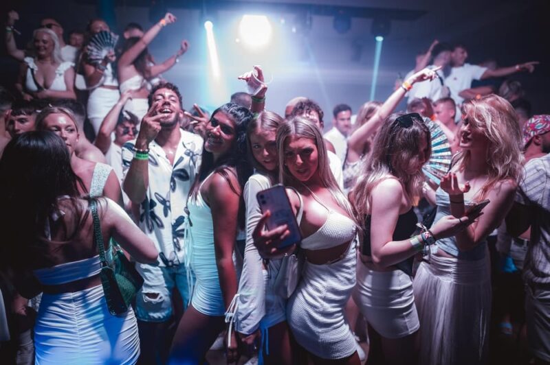 Kavos: Agenda White Party at Future Club - Key Points