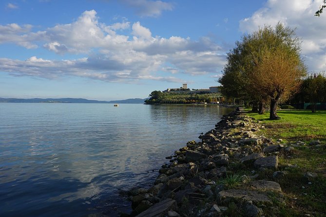 Kayak Ride on Lake Trasimeno With Lunch & Castiglione Del Lago - Key Points