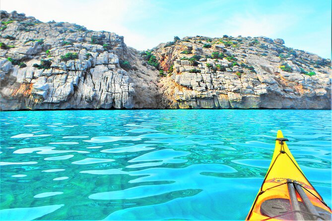 Kayak Secret Beach - Exploring the Rock Formations