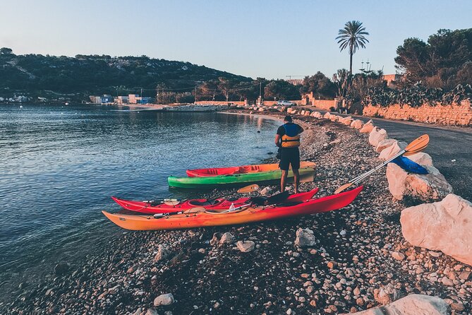 Kayak Tour Golden Hour at St Pauls Island 2 Hours 30 Minutes - Meeting and End Points