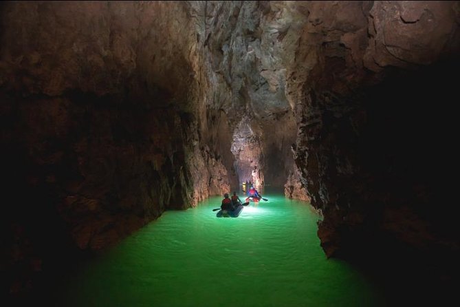 Kayaking 4500M Phong Nha Cave - Kayak Experience