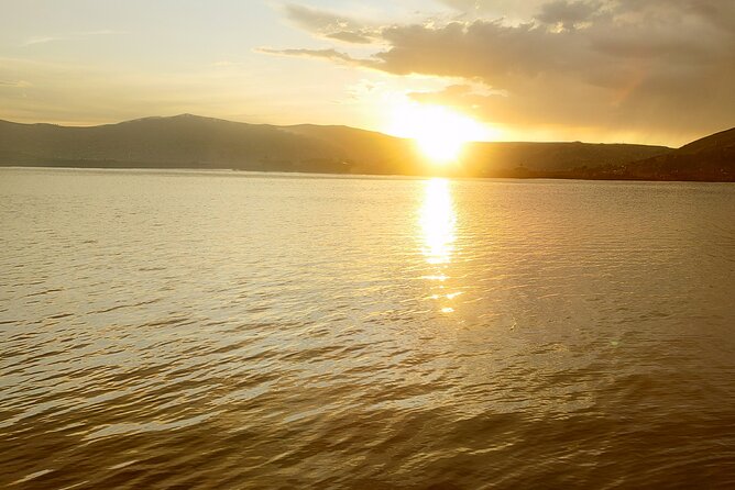 Kayaking Sunrise Titicaca - Experiencing the Tranquility of Titicaca
