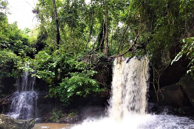 Kbal Spean Trekking Tour With Banteay Srei and Landmine Museum - Experiencing Banteay Samre