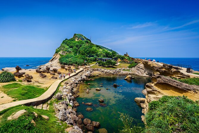 Keelung Shore Excursion: Private 6H Natural Wonder & Seafood Tour - Guihou Fishing Harbor Seafood Feast