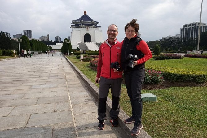 Keelung Shore Excursion: Xiangshan Hiking & Classic Taipei Culture Private Tour - National Palace Museum