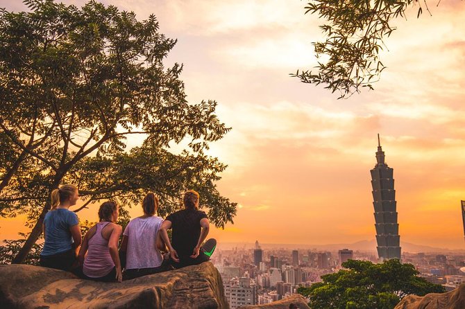 Keelung Shore Excursion: Xiangshan Hiking & Classic Taipei Culture Private Tour - Chiang Kai-Shek Memorial Hall