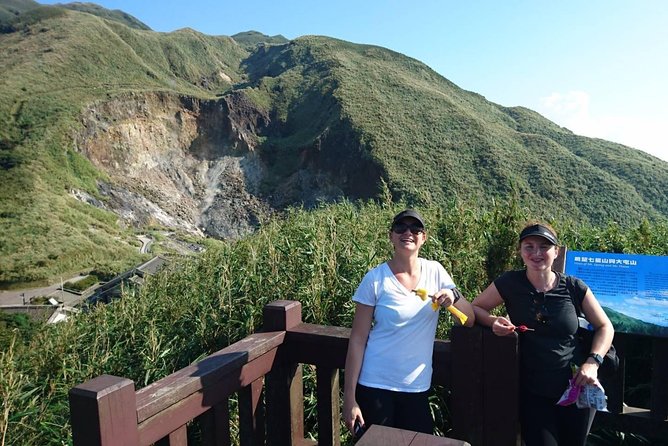 Keelung Shore Excursion: Yangmingshan Hot Spring and Wild Vegetable Cuisine Tour - Savoring Wild Vegetable Cuisine