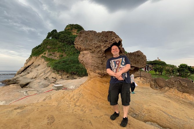 Keelung Shore Excursion: Yehliu Geopark, Jiufen, Houton Cat Village Private Tour - Traveler Requirements and Recommendations