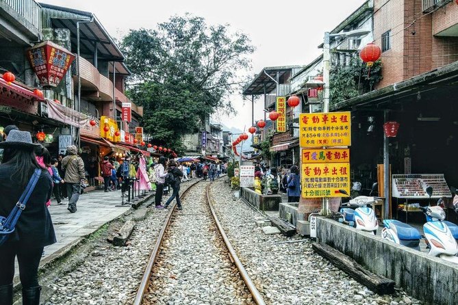 Keelung Shore: Northern Coast Tour (English Licensed Guide) - Meeting and Pickup Details