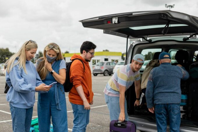 KEF To/From Reykjavik: Private Airport Transfer in Iceland - Reliable and Punctual Service