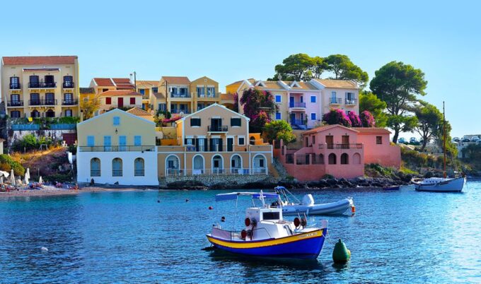Kefalonia: Assos and Fiscardo Guided Tour - Exploring Assos Village