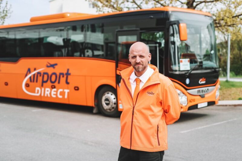 Keflavik Airport & Reykjavik Hotels: Economy Bus Transfer - Onboard Amenities and Features
