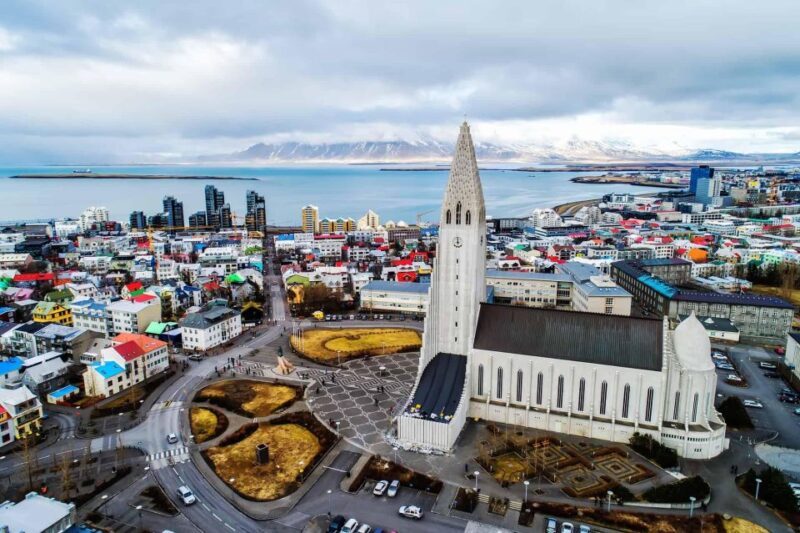 Keflavik Airport Transfer - Transportation Features