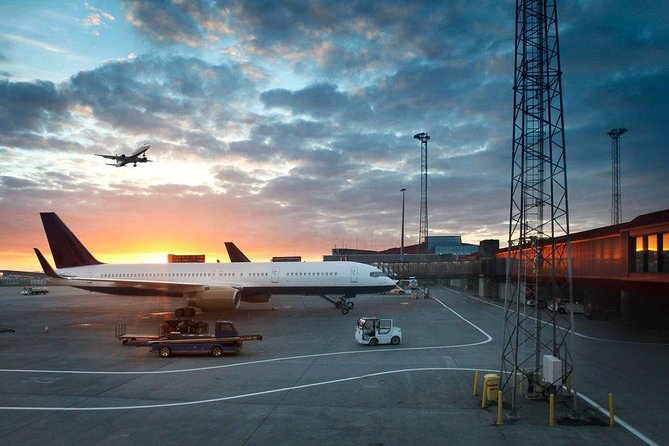 Keflavik To Reykjavik Private Luxury Airport Transfer - Vehicle and Amenities