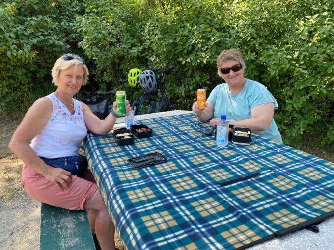 Kelowna: Okanagan Lake Guided E-Bike Tour With Picnic - Scenic Bike Ride to Pauls Tomb