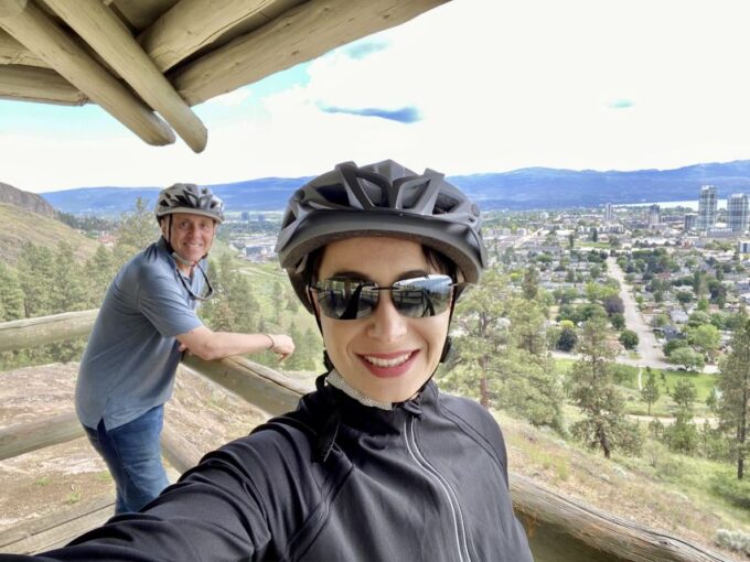 Kelowna: Okanagan Lake Guided E-Bike Tour With Picnic - Picnic With Local Delicacies